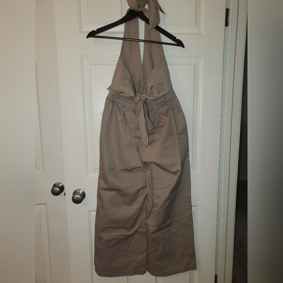 Tie back Jumpsuit. Khaki halter jumper size M - Picture 4 of 6